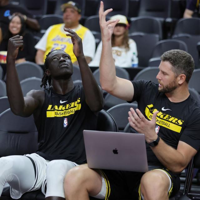 半岛体育APP-湖人助教流失早有预兆，“浓眉陪练”被沃格尔挖走