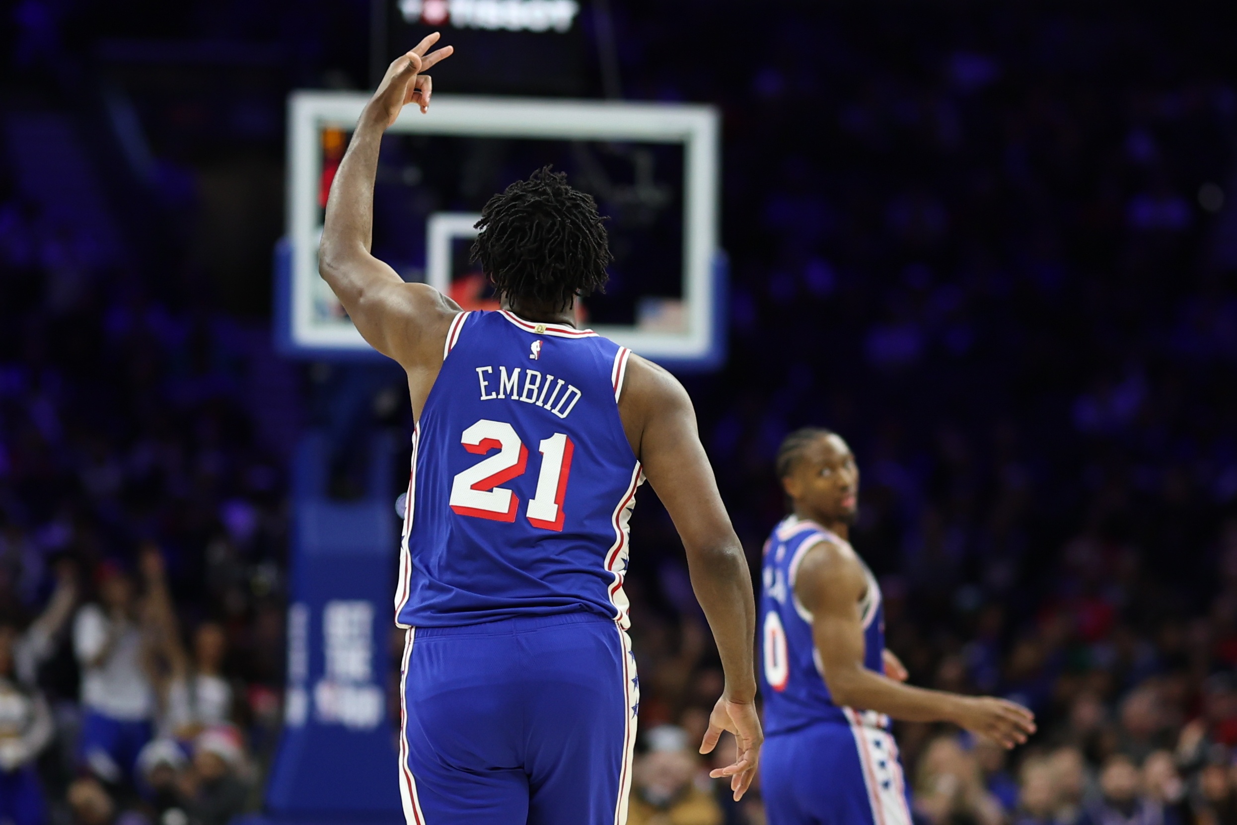 半岛体育官网-大帝施威降申京！恩比德梦回巅峰鏖战46分钟砍32+15+10 正负值+21